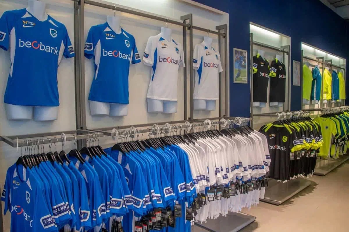 krcgenkfanshop-merchandising-rekken.jpg